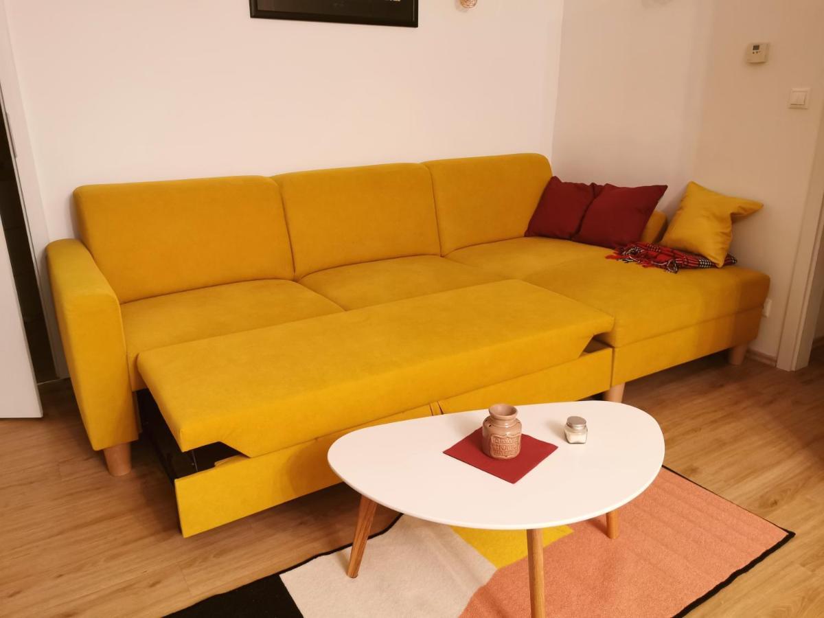 Cozyhome The Castle Apartment - Spacious, Quiet, High Ceiling Bratislava Exterior foto