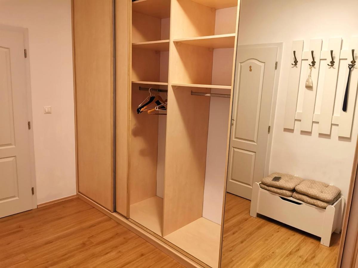 Cozyhome The Castle Apartment - Spacious, Quiet, High Ceiling Bratislava Exterior foto